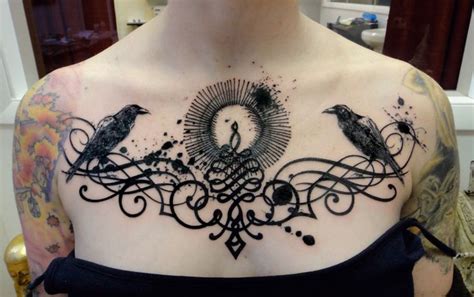 Tatouage buste femme